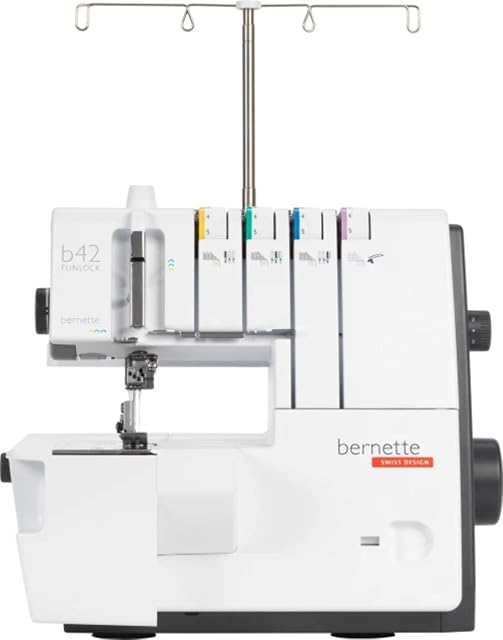 Recouvreuse Bernette b42 Funlock, vue de trois quarts avant