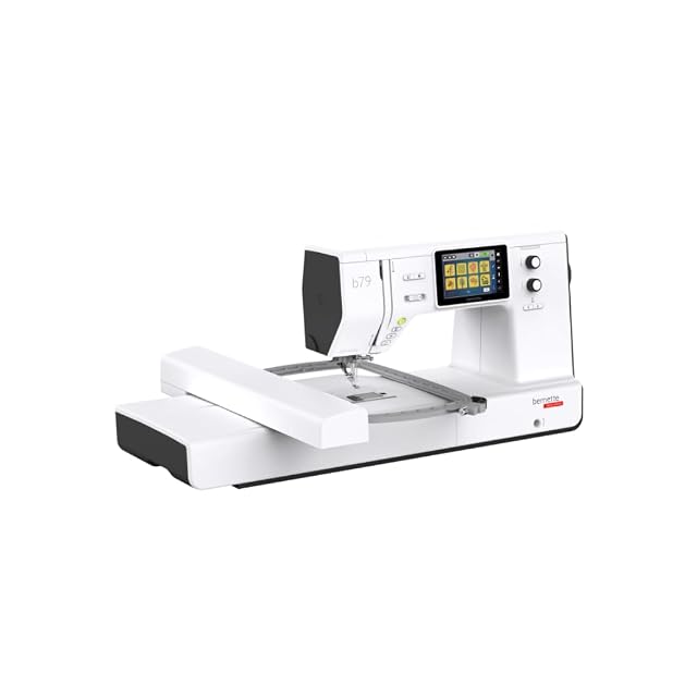 Machine combinée couture et broderie Bernette b79, vue de trois quarts avant
