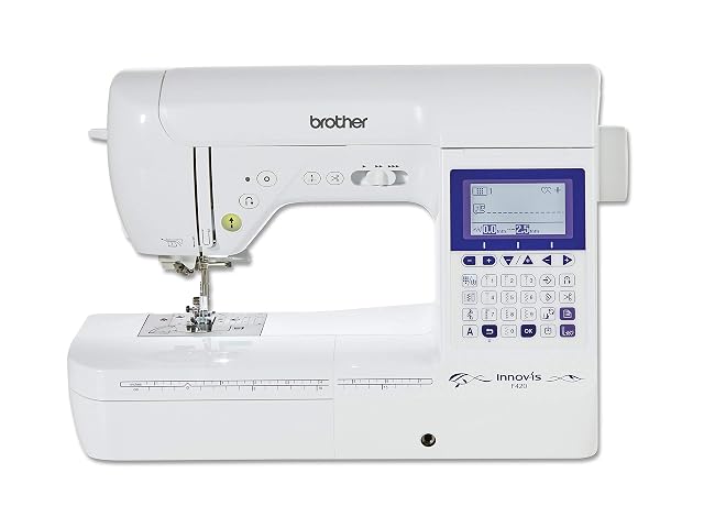 Machine à coudre électronique Brother Innov-is F420, vue de trois quarts avant
