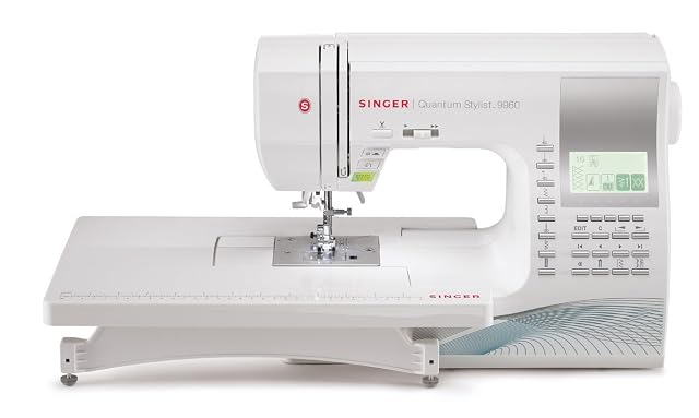 Machine à coudre et à quilter électronique Singer Quantum Stylist 9960, vue de trois quarts avant